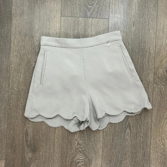 Aritzia Wilfred Arbre Shorts High rise waist scalloped hem Crepe Gray Size 2 - Picture 4 of 14